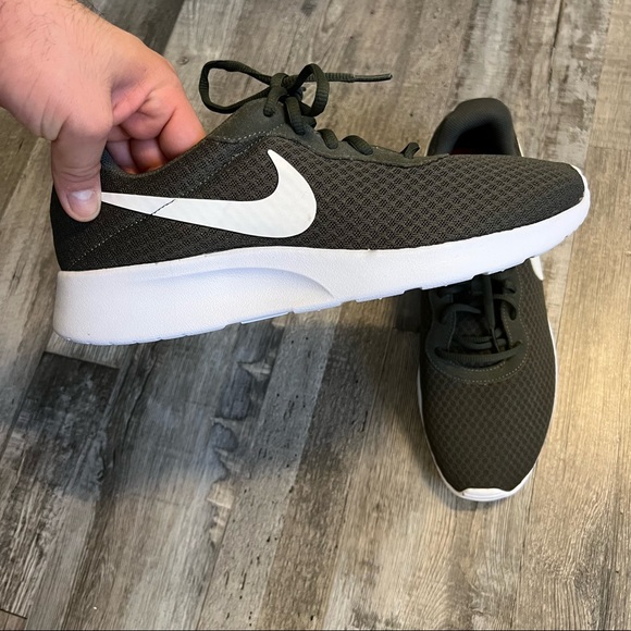 nike tanjun olive green